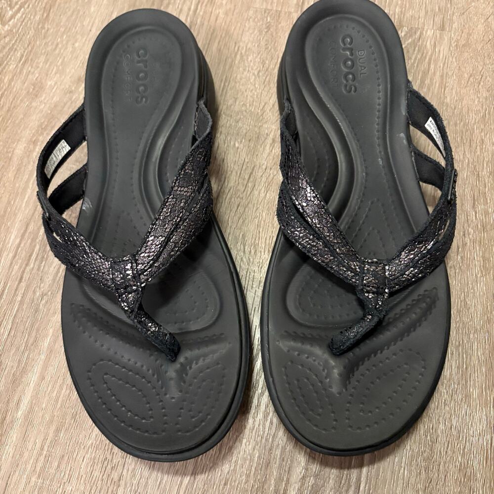 Crocs Capri V Shimmer Snake Sandals Flip Flops Womens Sz 10 Black Metallic Thong - Picture 10 of 10
